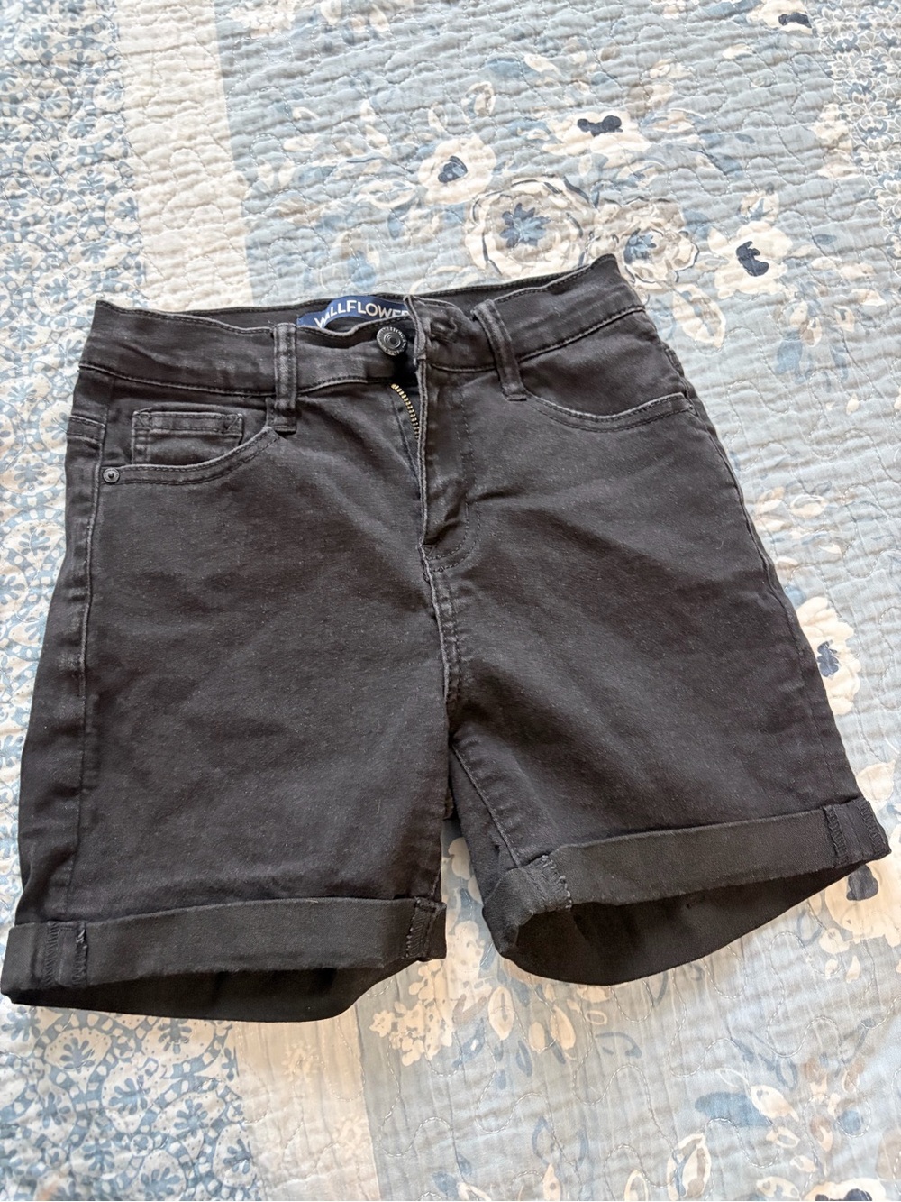 Wallflower Black Cuffed Women's Shorts (size 1!)